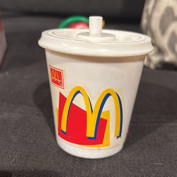 Vintage McDonald pins-lot of 16 pins, happy meal box, fries, shake, Ronald - Picture 10 of 13